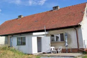 widok frontowy na dom do sprzedaży w okolicach Kluczborka