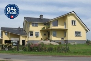 na zdjęciu widok na dom we Wrocławiu od strony ulicy