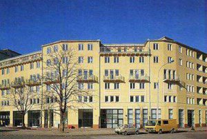 na zdjęciu budynek w Warszawie, w którym znajduje się oferowane mieszkanie na sprzedaż