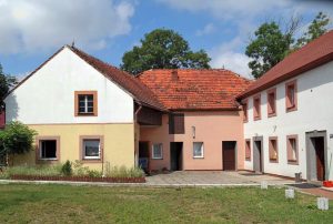 zdjęcie przedstawia dom w Bolesławcu na sprzedaż, widok ogólny