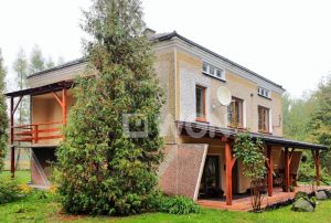 na zdjęciu widok na dom w okolicy Tarnowa do sprzedaży